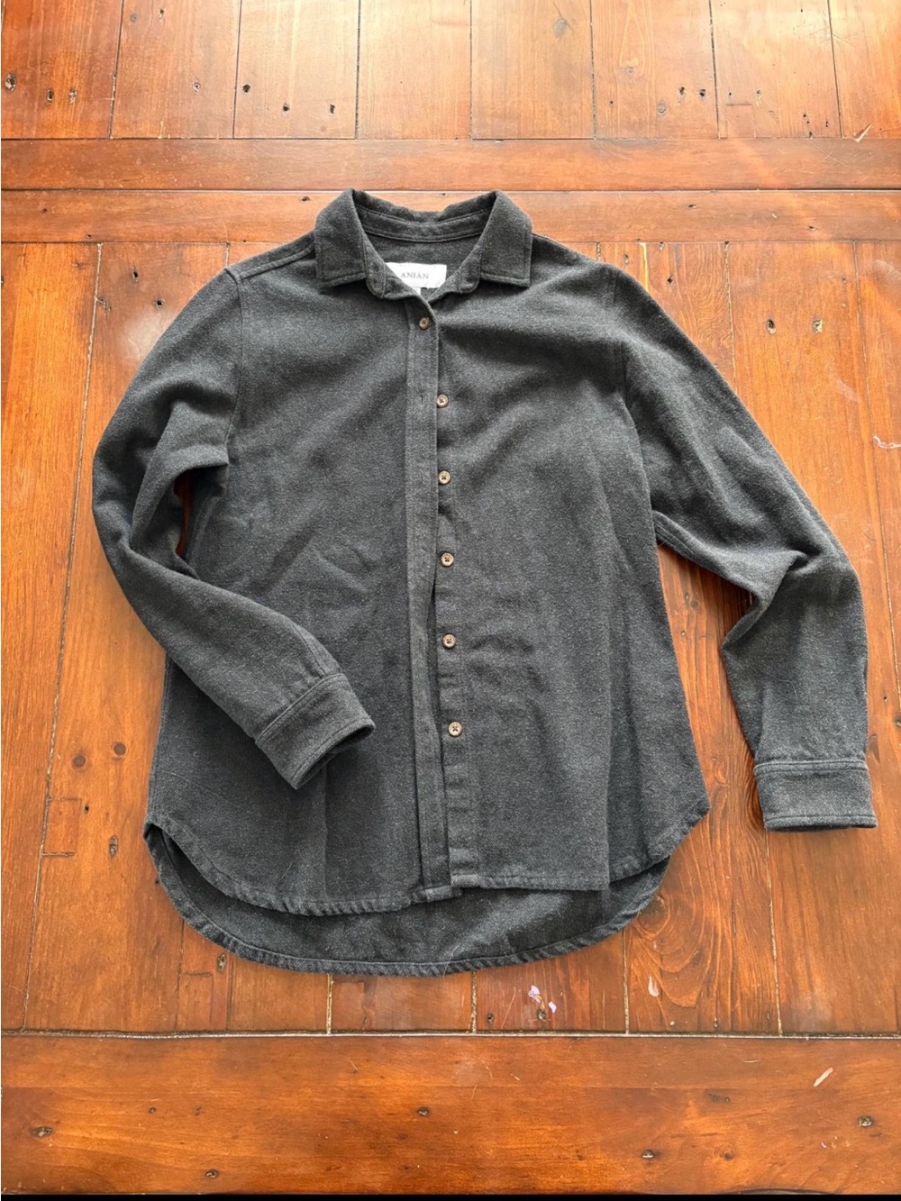 Anian Women’s Small Button